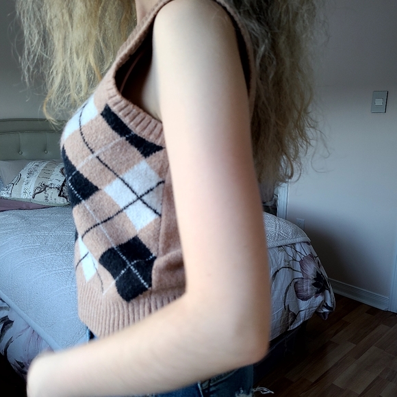 Fashion Nova Brown Checkered Sweater Vest - Picture 2 of 7